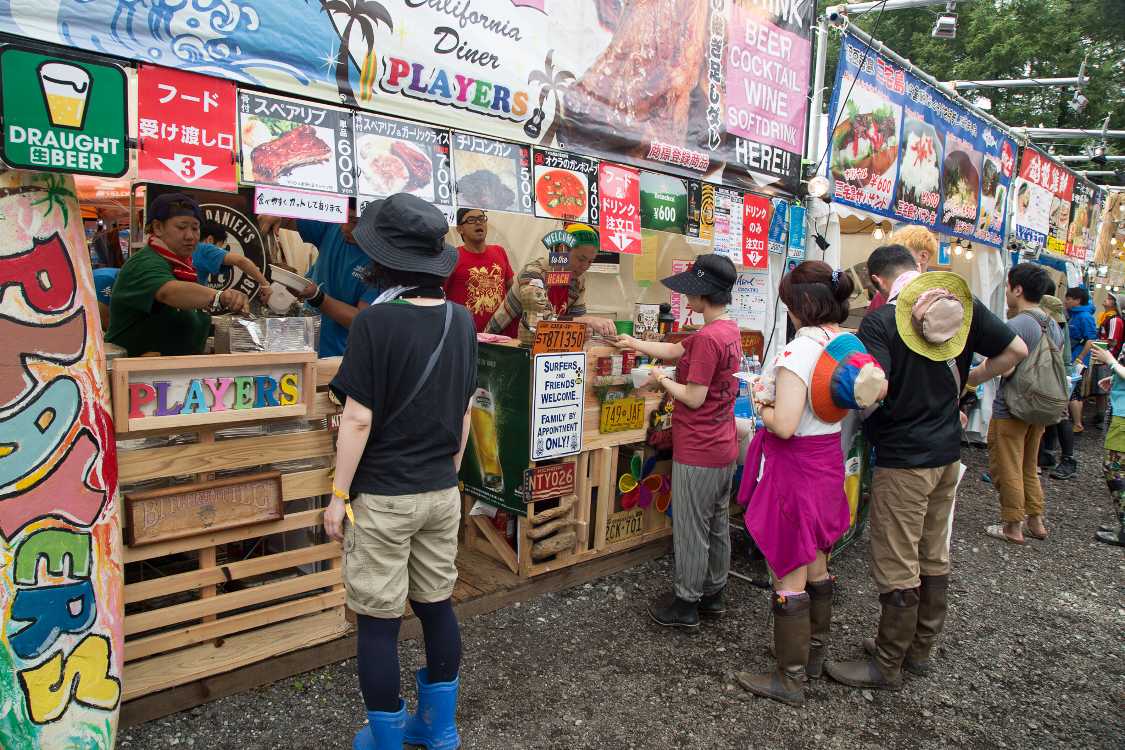昨年初出店し、前夜祭の早食い競争にスペアリブを提供している。