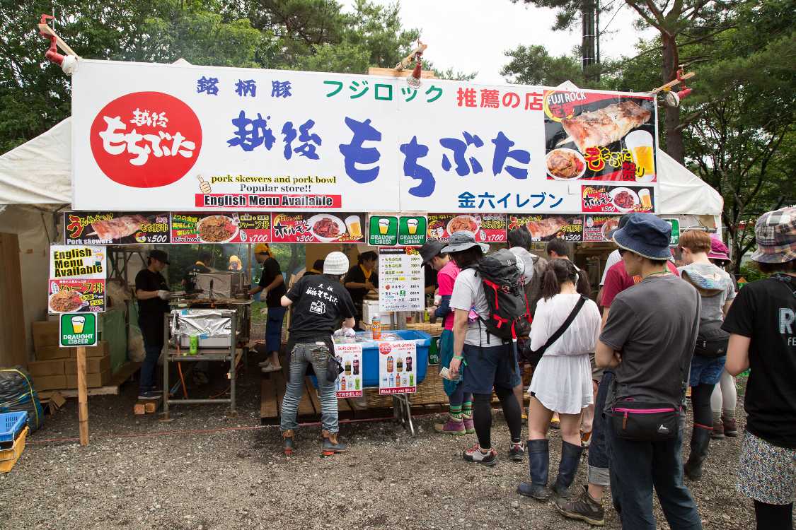 越後もちぶた。有名店であることを英語でアピールしている。