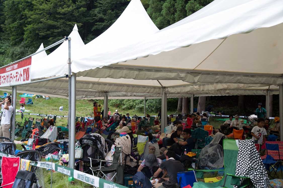 通常のエリアよりもいすが密集している。