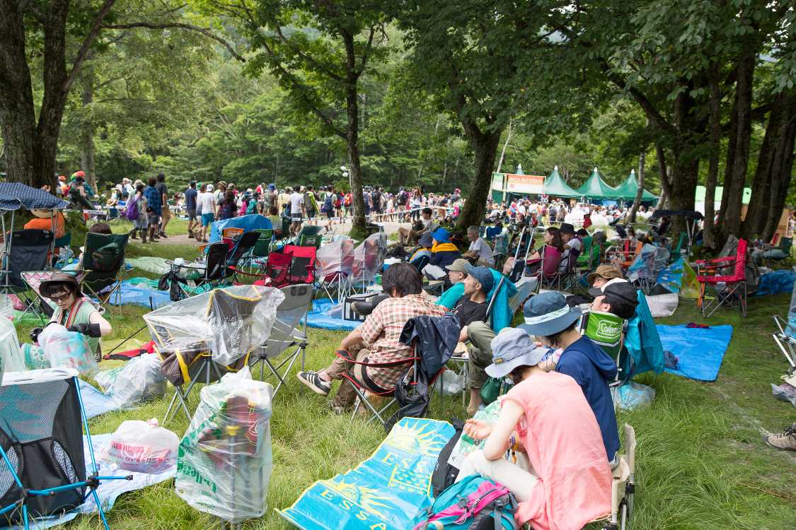 グリーンステージ北側の木陰。