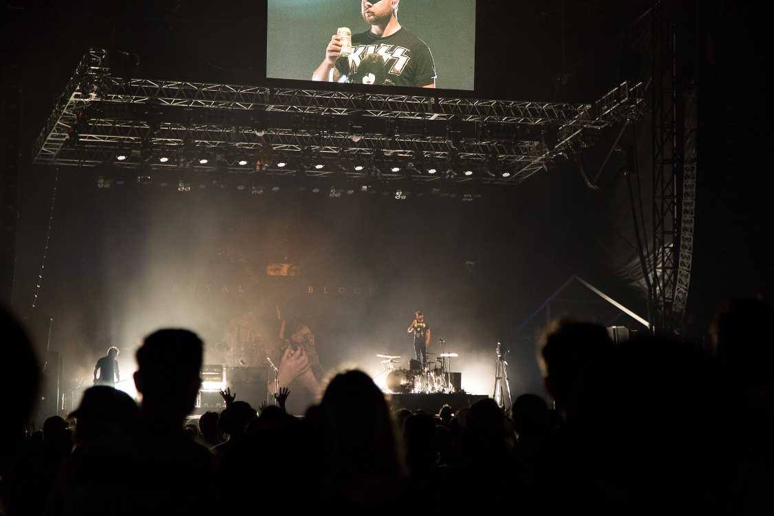 ロイヤル・ブラッド。2人だけで公演。最後にブラック・サバスの「アイアン・マン」をボーカルなしでカバーしていた。