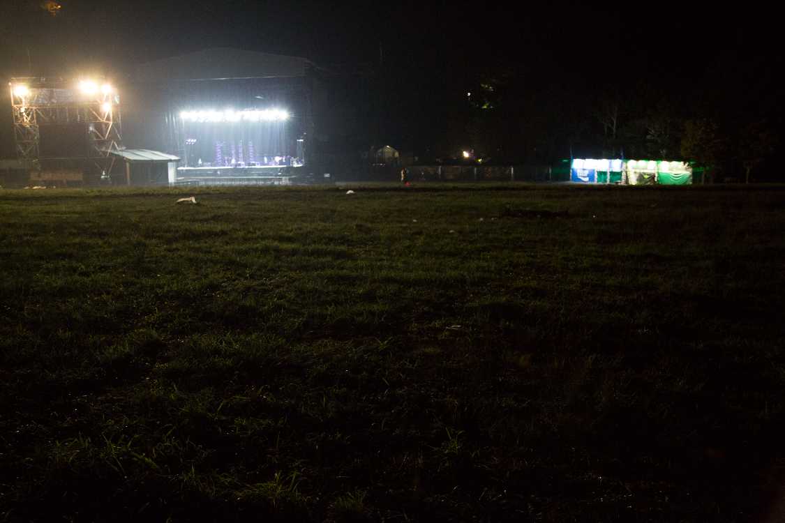 終演後のグリーンステージ。いすとレジャーシートがすべて撤去されている。