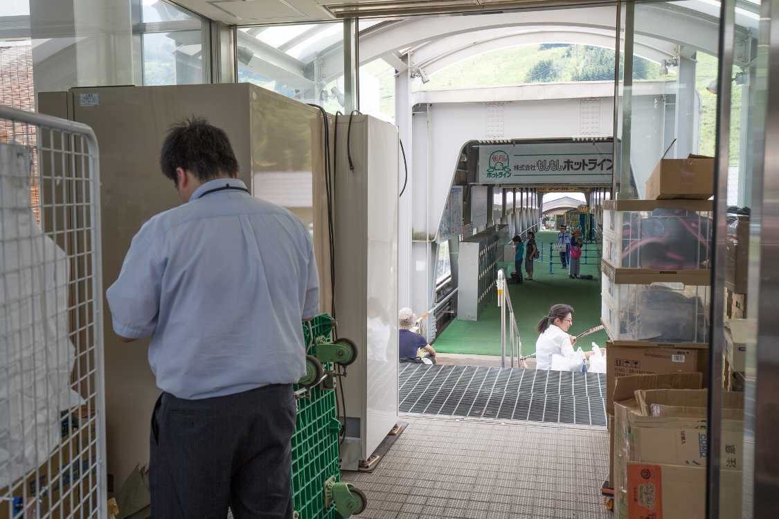 苗場プリンスホテルへの通路。