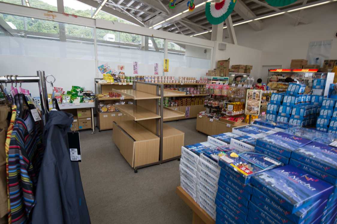 通常のコンビニエンスストアは食料品中心。