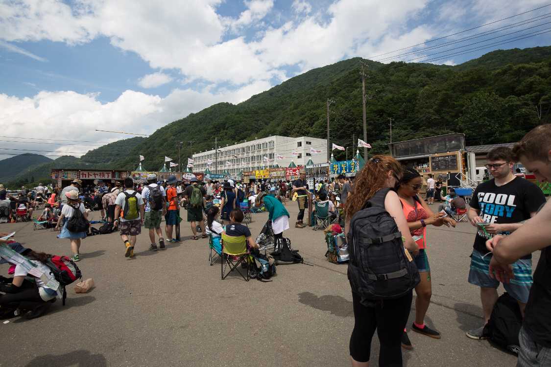 場外エリアの風景。