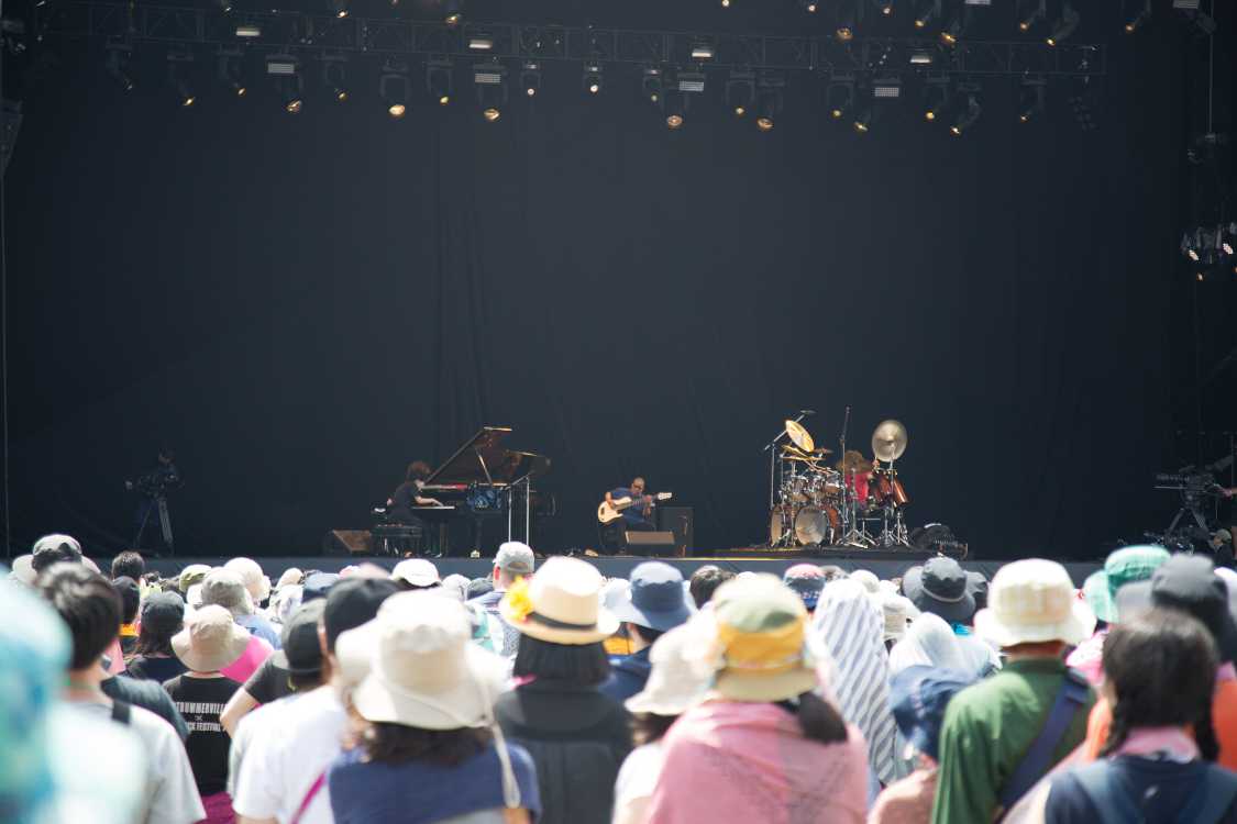 上原ひろみザ・トリオ・プロジェクト。ベースはアンソニー・ジャクソン、ドラムはサイモン・フィリップス。