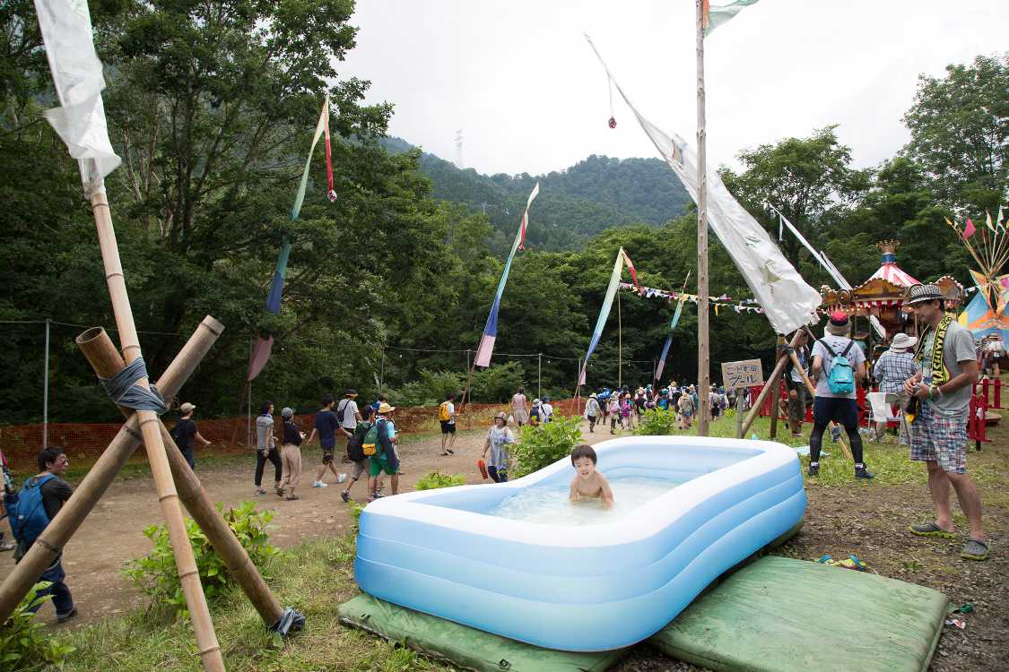 金曜は曇っていたのでプールに入る子どもはあまりいなかった。