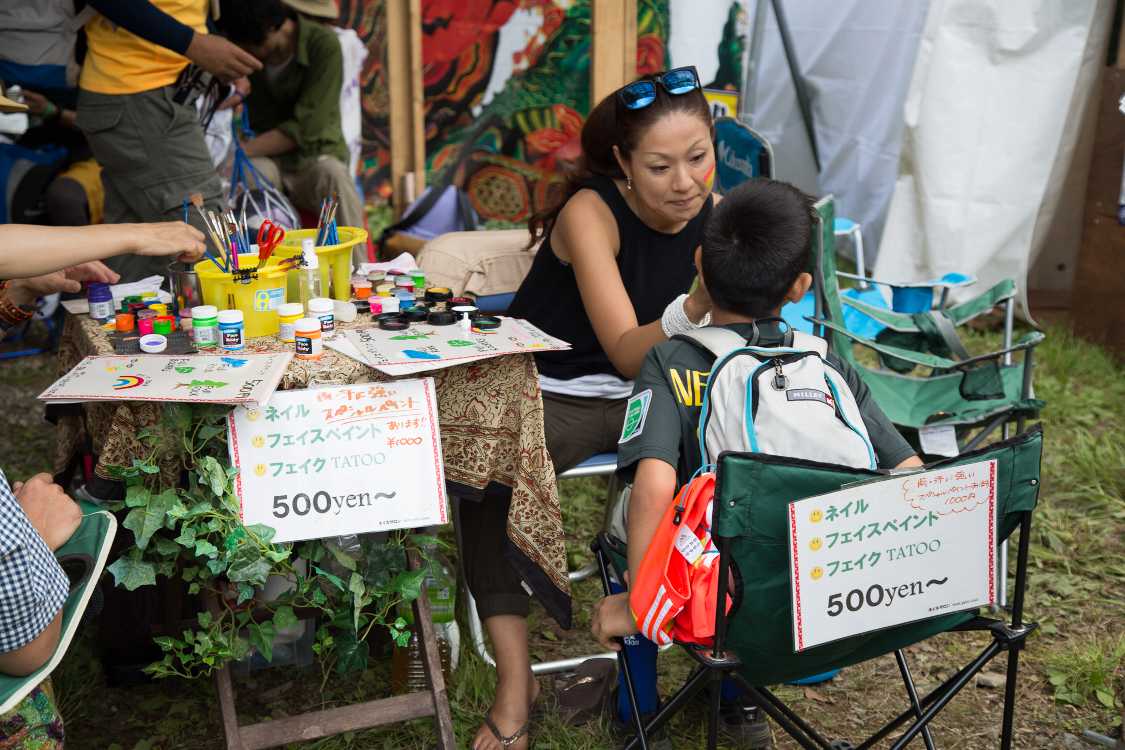 フジロックでは少ないフェイスペイント。
