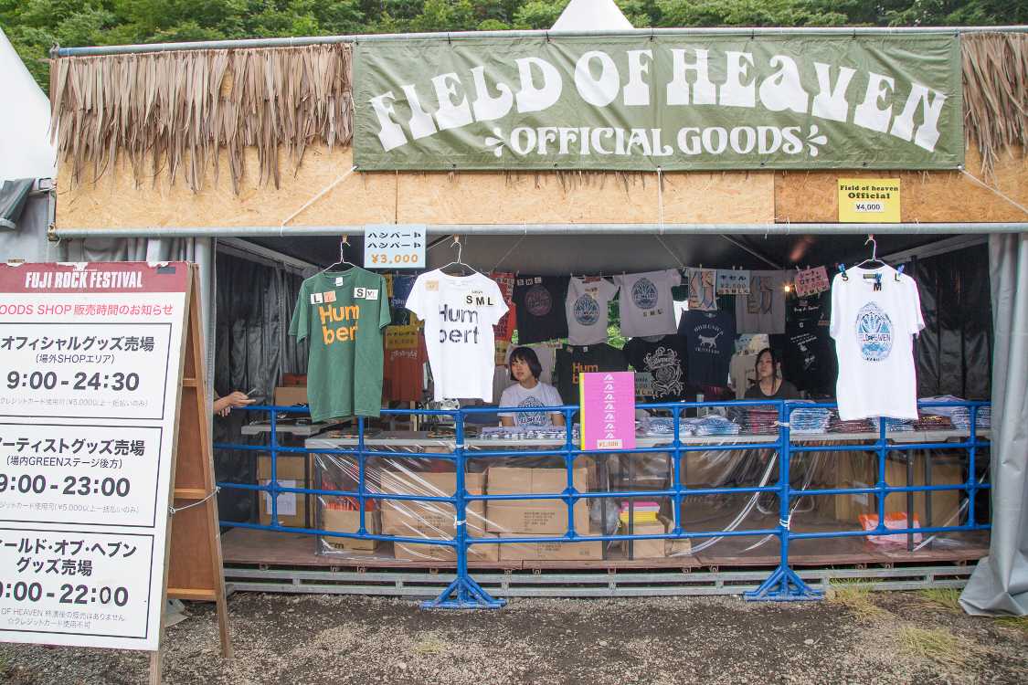 フィールドオブヘブンのアーティストグッズ売り場。