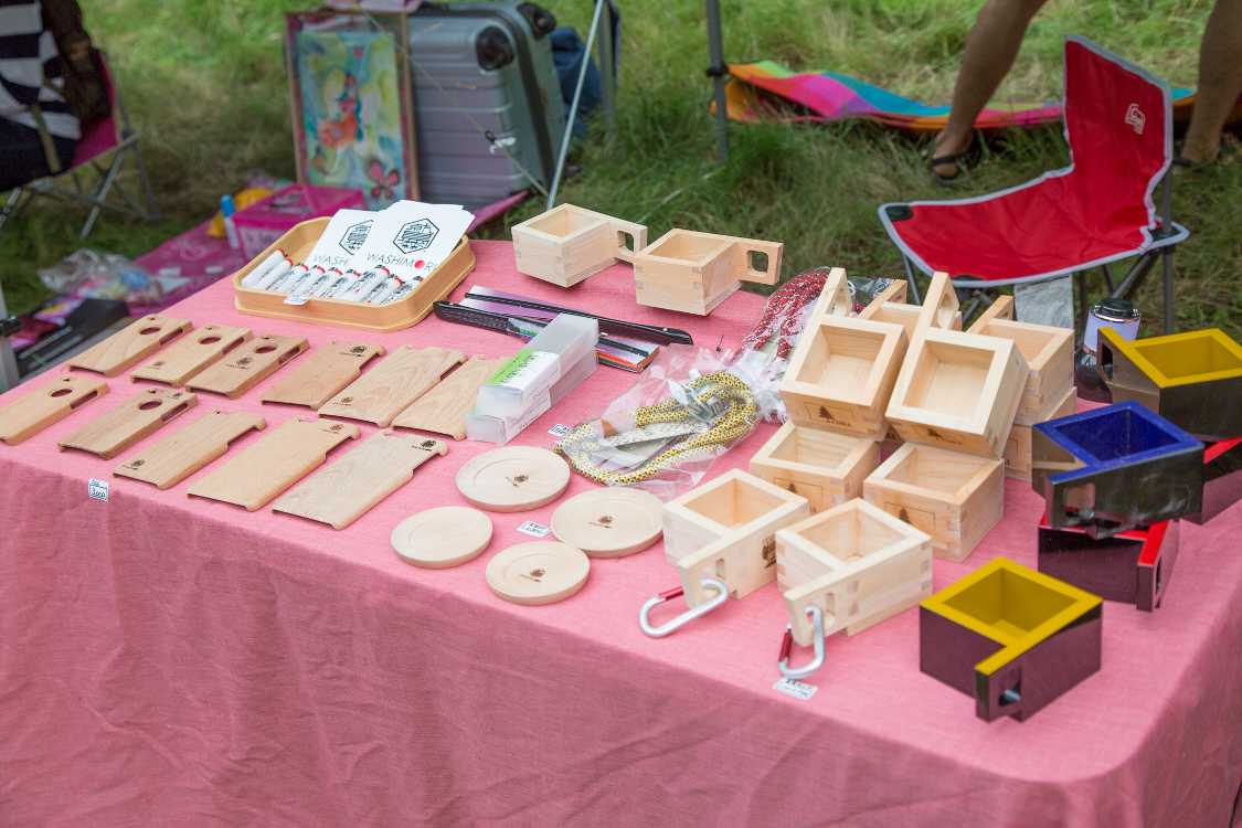 スマートフォンの木製カバーと升等の販売。