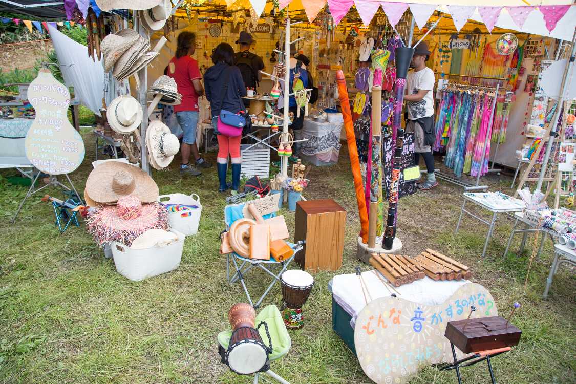 楽器も販売している。