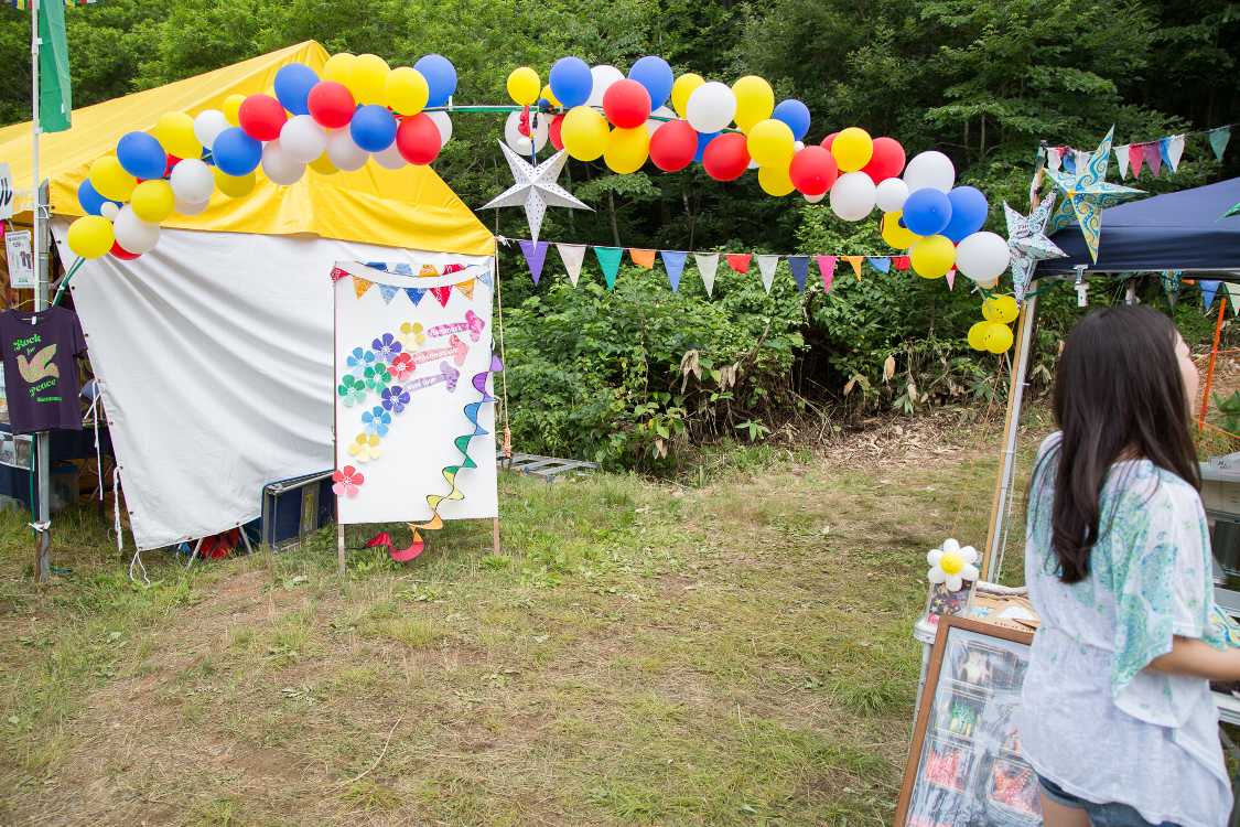 NGOビレッジ側からの通路。