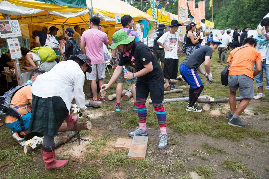 コースター作りの人たち。