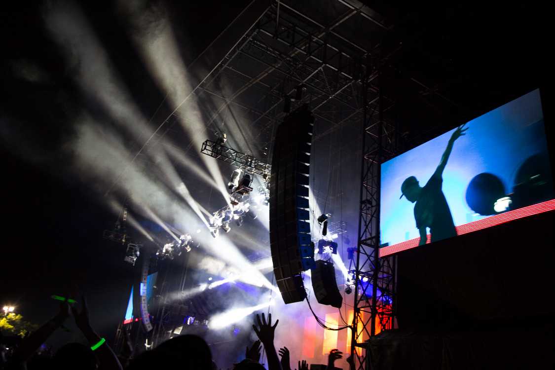 最後にかぶり物を外した。