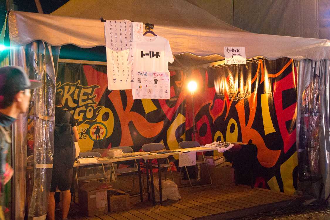 アーティストグッズ売り場。