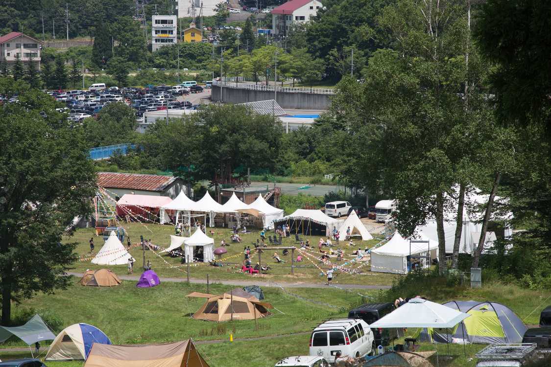 ムーンキャラバンからピラミッドガーデンを望む。