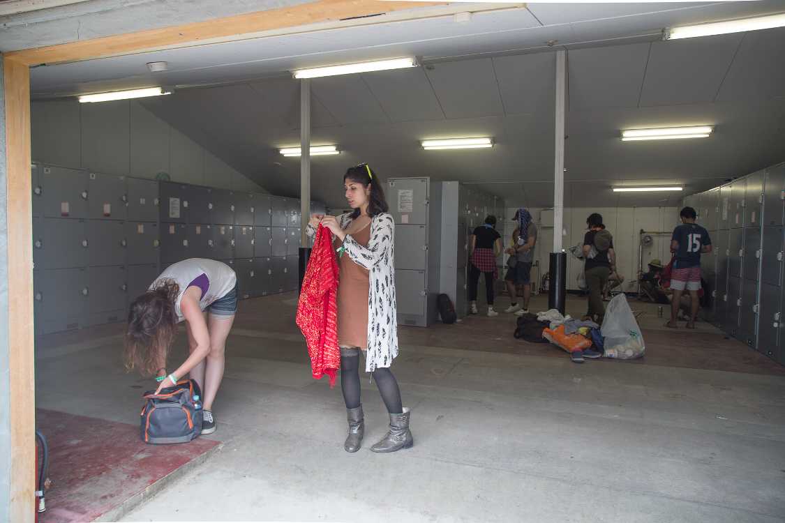 スキー用具を想定した常設のコインロッカーなのでロッカーは大きい。