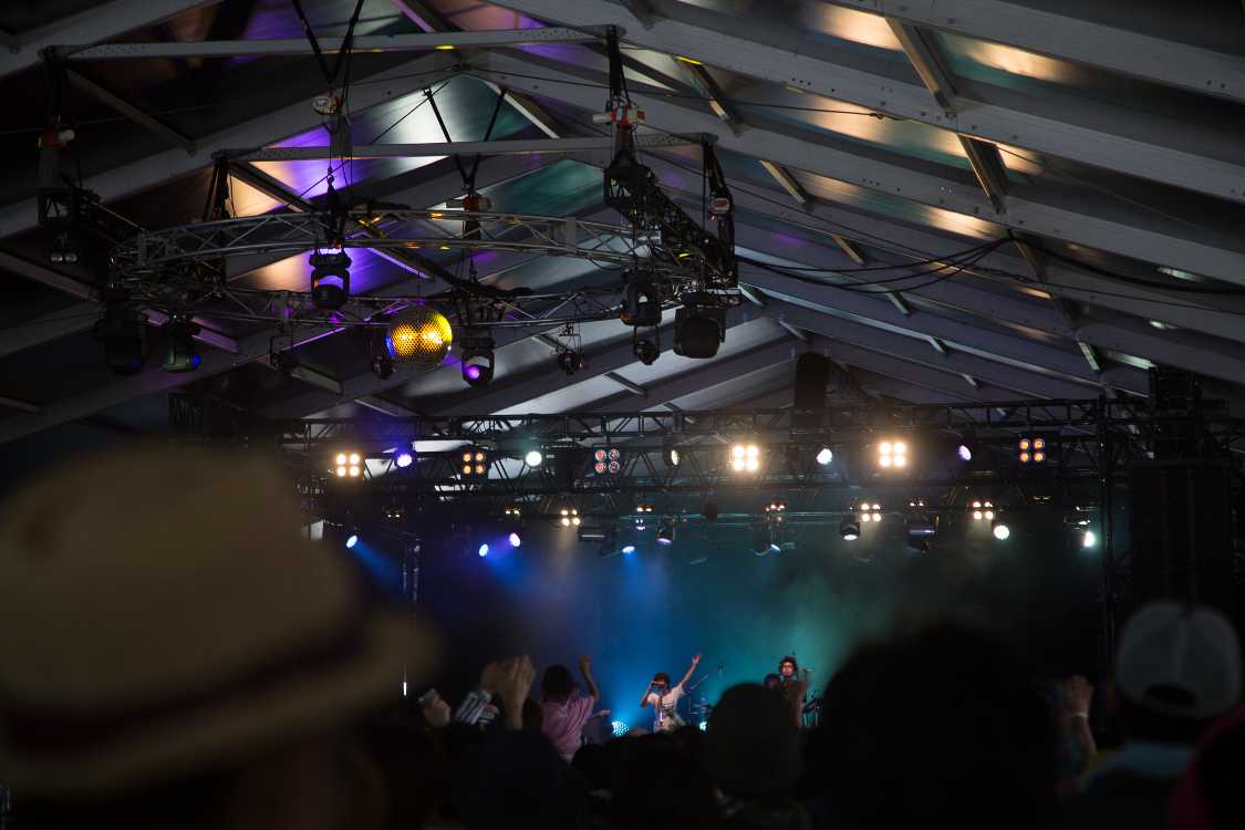 キュウソネコカミのころ。関西人のノリをそのままライブに乗せていたが、時間の制約もあり関西でのライブに比べれば笑わせる要素は少な目だった。