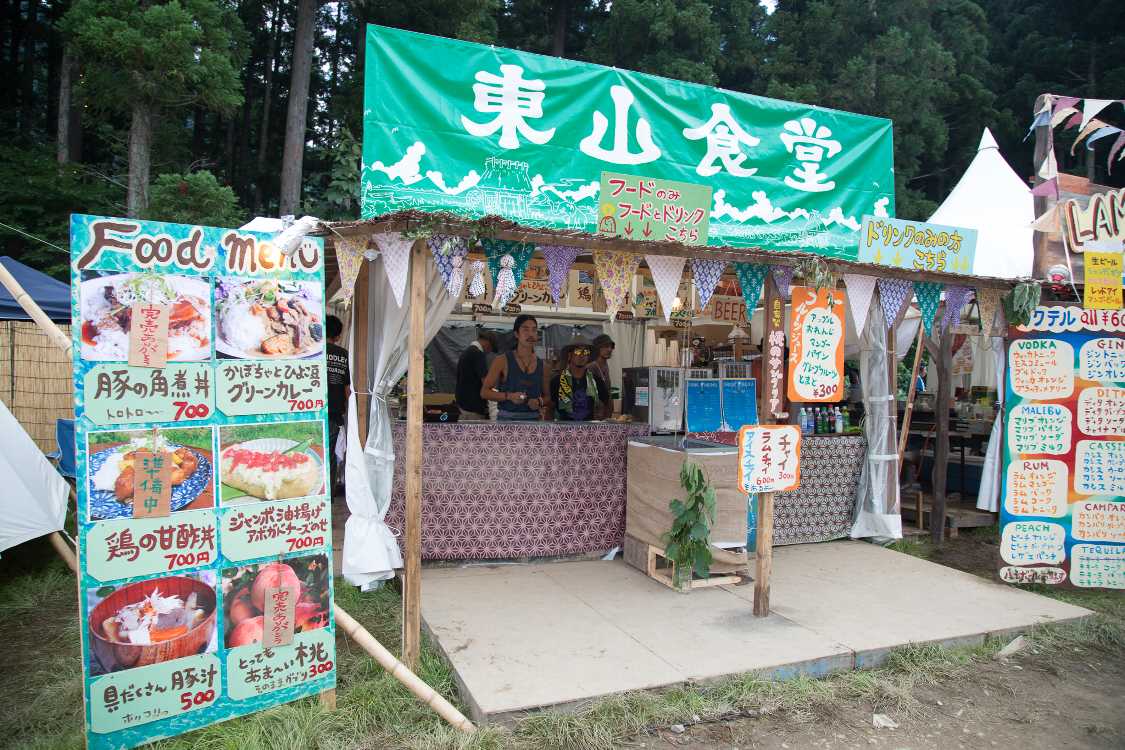 料理らしい料理が出る。