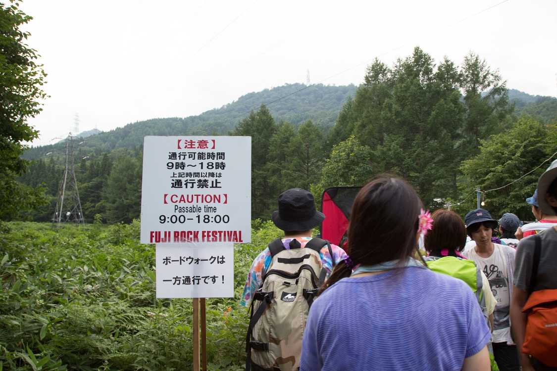 ボードウォークのグリーンステージ方面行き。