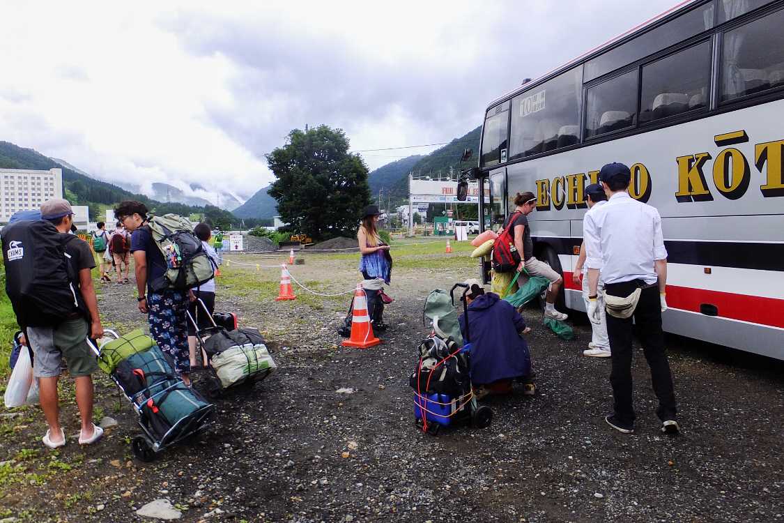雨は降っていなかった。