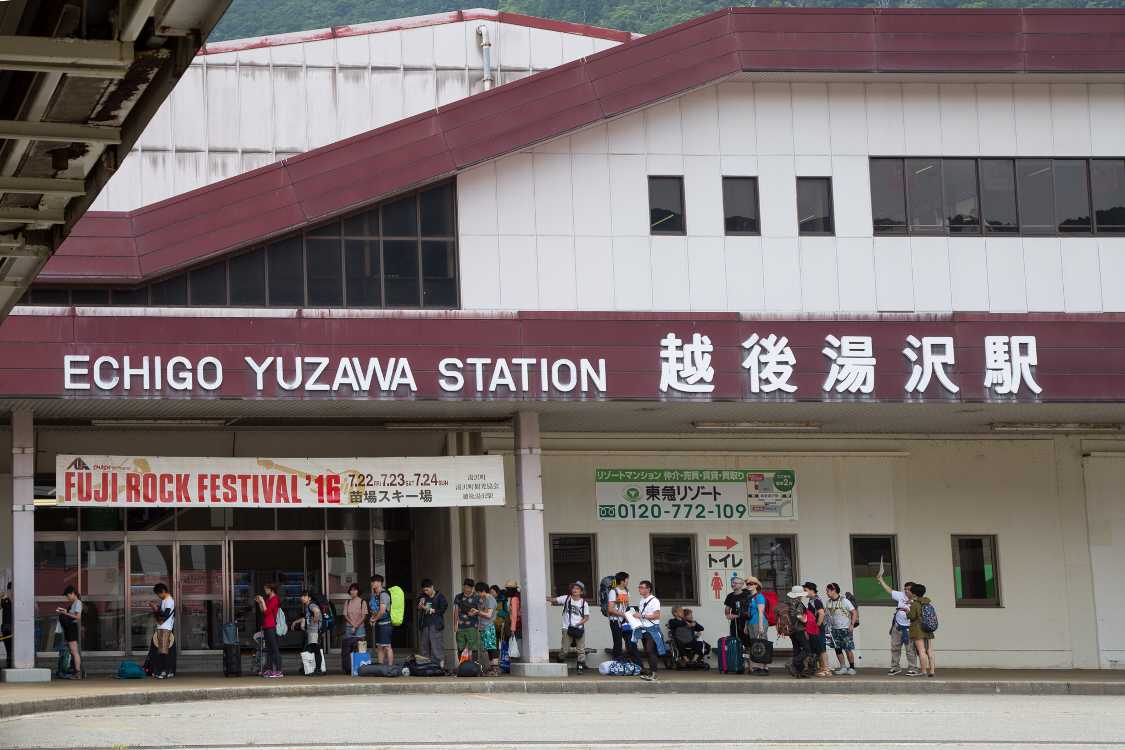 木曜午前11時過ぎの行列。