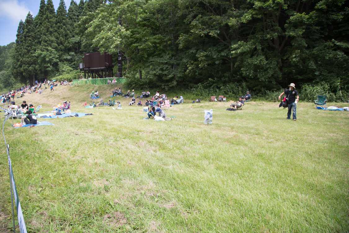 金曜の午前11時12分ごろ。入場ゲート側の後方。