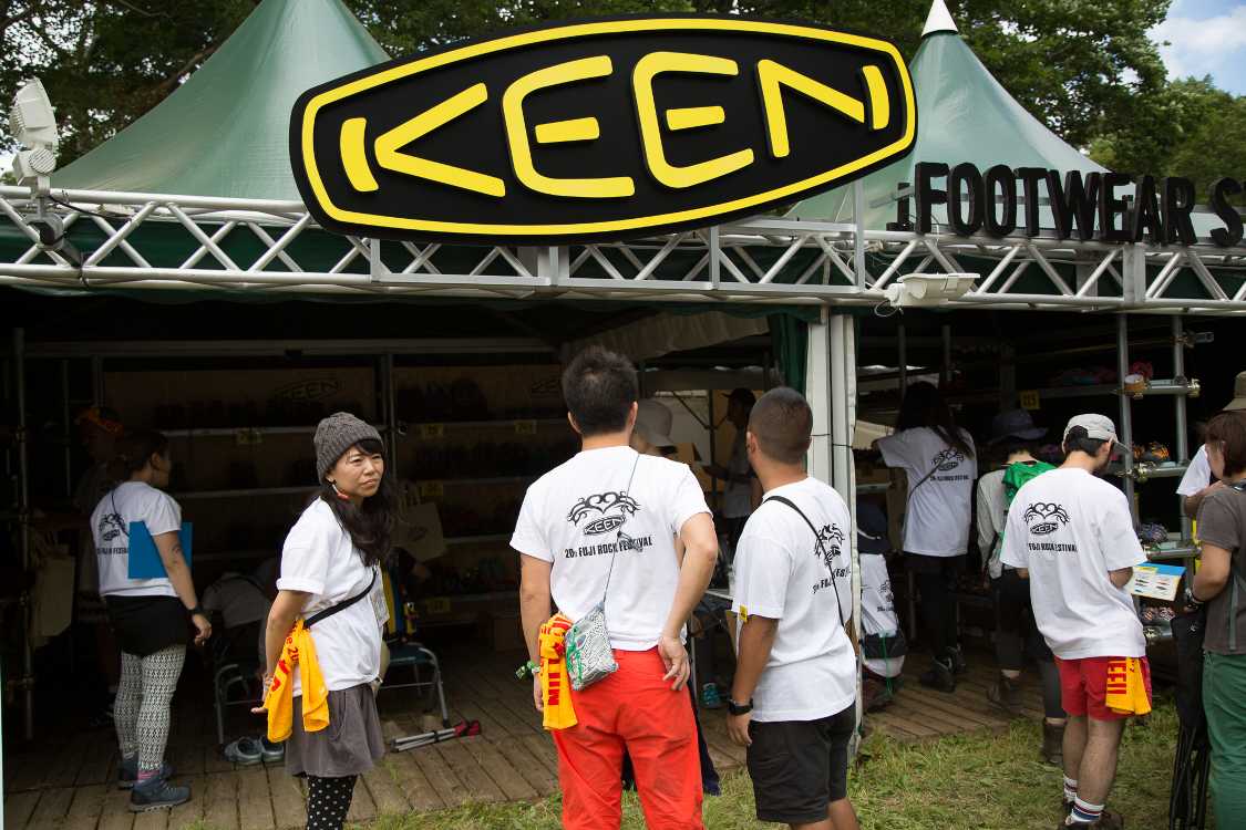 シューズメーカーのキーン。