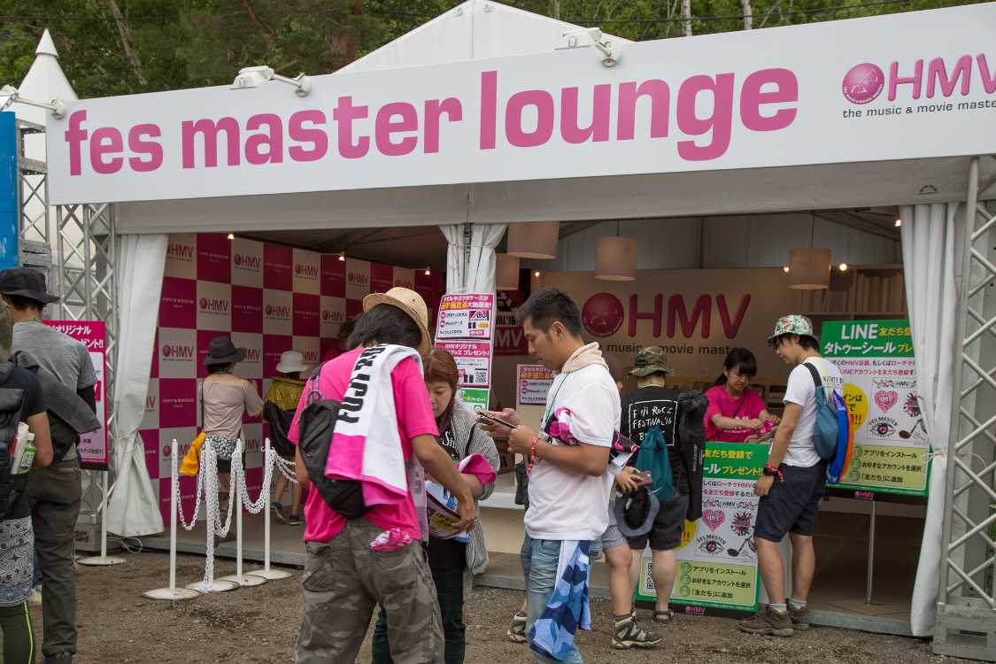 オアシスエリアの音楽関係メディア。HMV。昨年はツイッターでタオルやスマホケースが当たるというPRをしていましたが、今年はLINEも加わりました。以前はメルマガ登録だけでした。