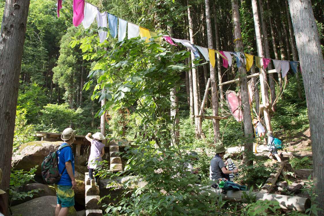 これらの遊具は、一部はボードウォークのように据え置かれているとみられます。