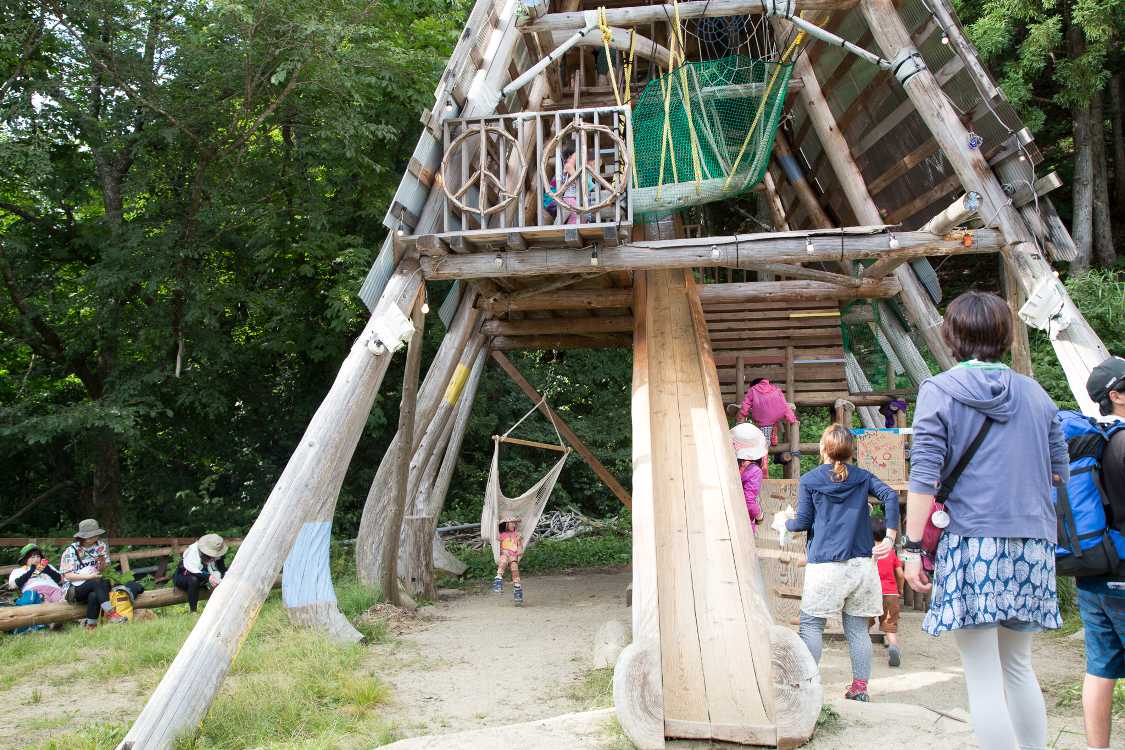 場所柄、子どもと母親が多い。