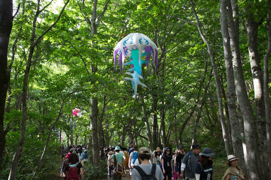 昼でも変色します。