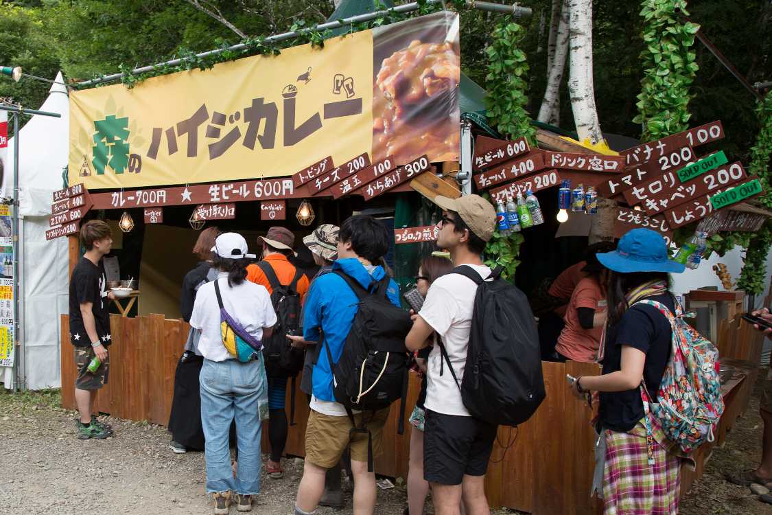 毎年定位置の森のハイジカレー。