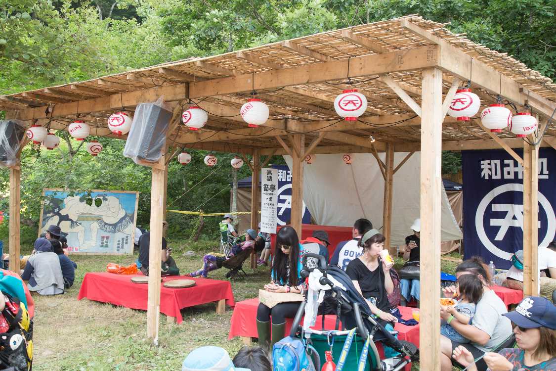 日よけ付き休憩所。