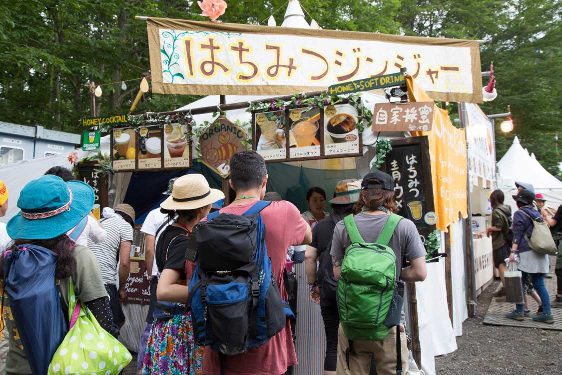 みつばちカフェほのぼの号。神奈川県茅ヶ崎市。