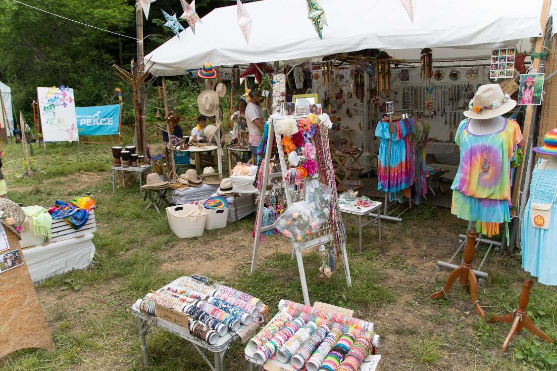 服飾店。服よりも飾が中心です。