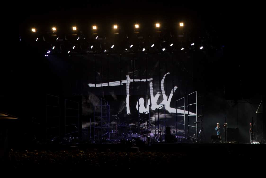 終演後は「TAKK」が大書されていました。「TAKK」は「ありがとう」を意味するので、バンドからのメッセージでしょう。