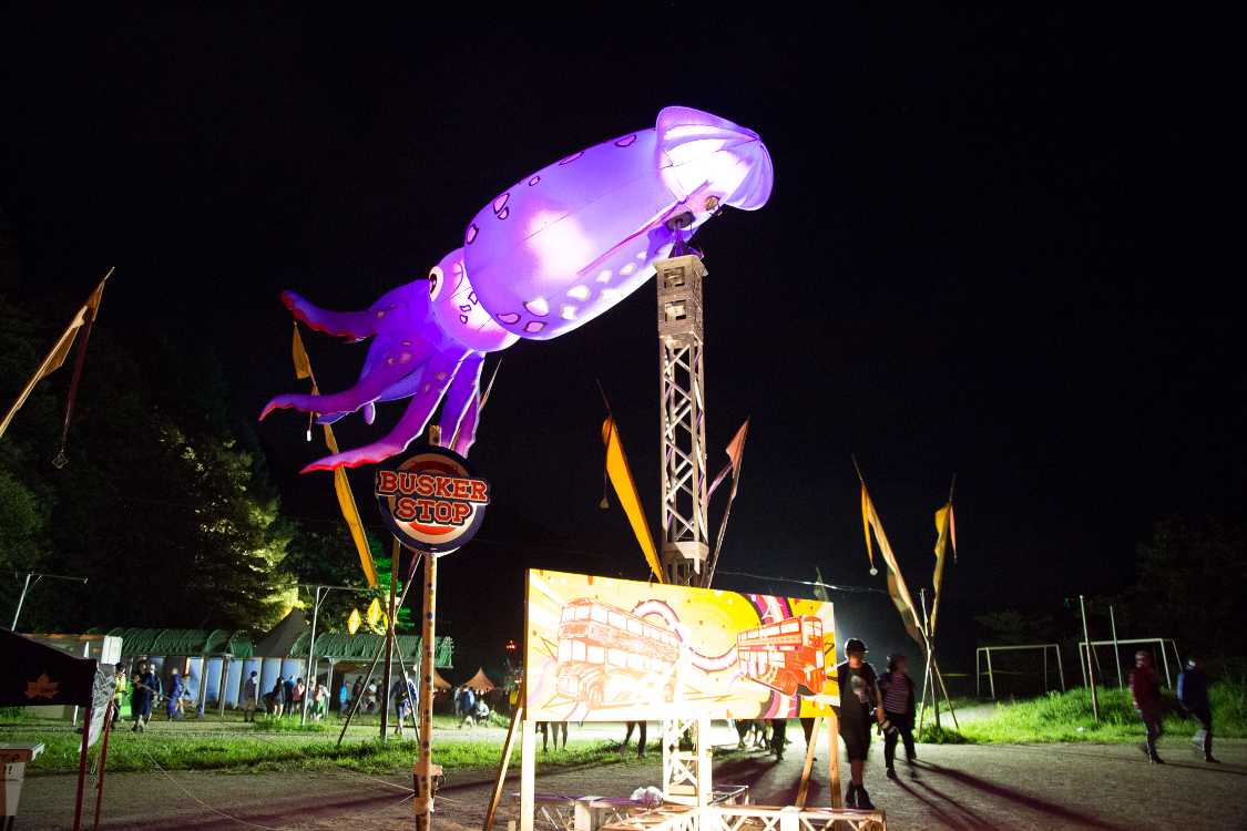 このイカは回転しています。