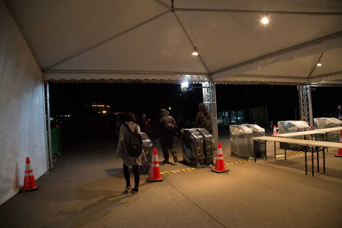 土曜の午前2時すぎ。読み取り機を介さず通過。