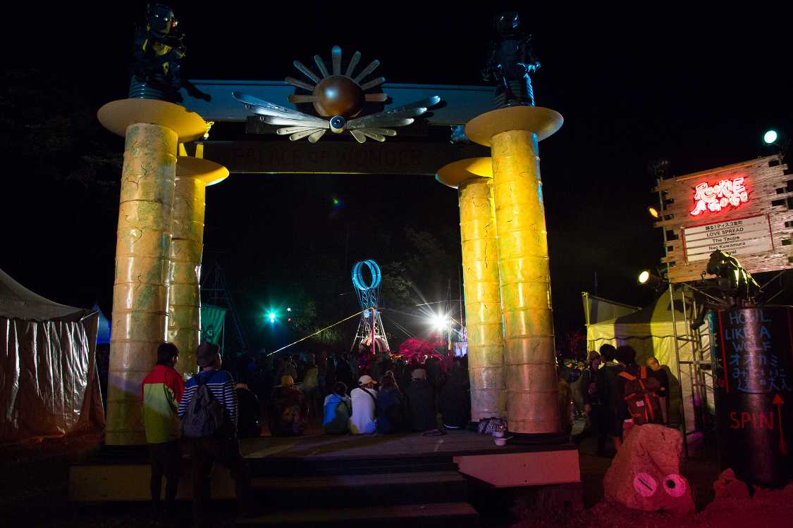 今年のパレス・オブ・ワンダーの出入り口は見通しがいい。