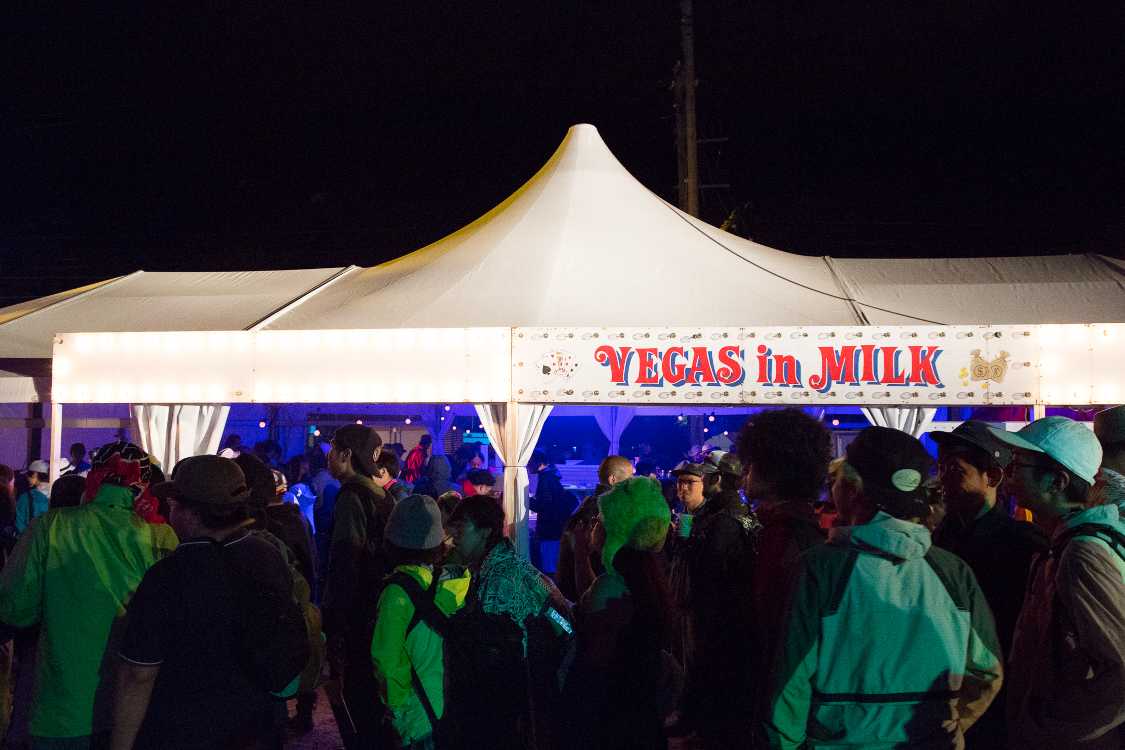 ヴェガス・イン・ミルクのテント。