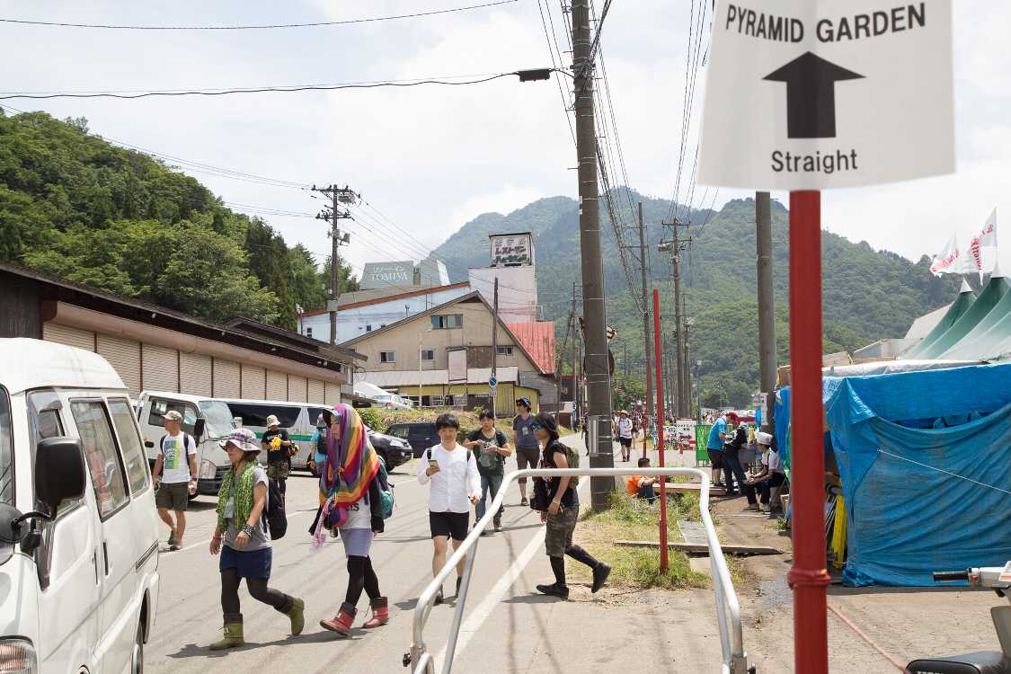 キャンプサイトを通らずにピラミッドガーデン方面へ行く人用の表示。