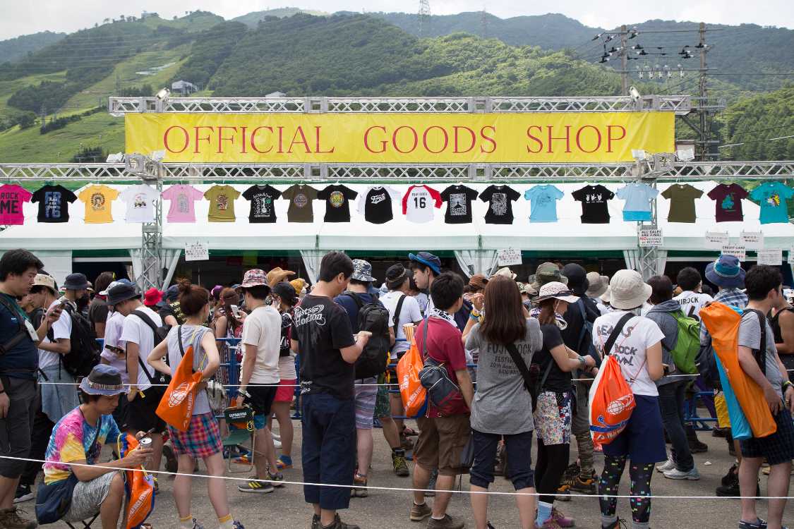 フジロックの公式グッズ売り場。
