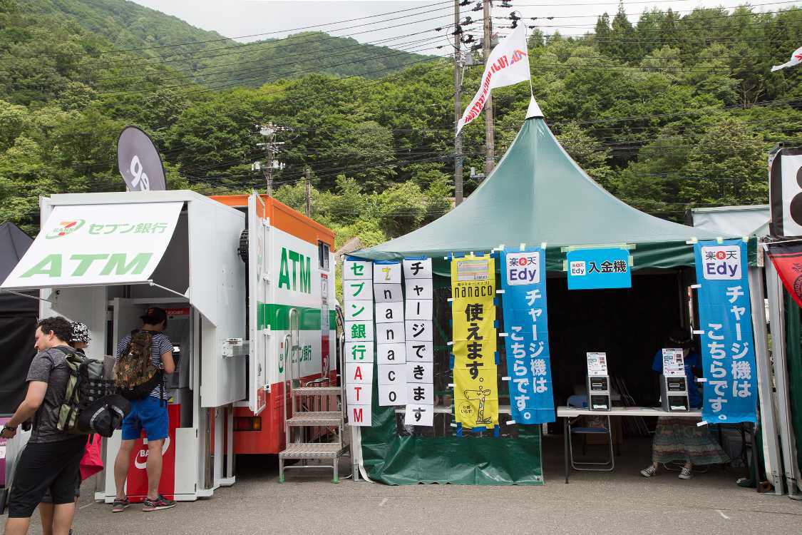 楽天EDYのチャージは行列なし。