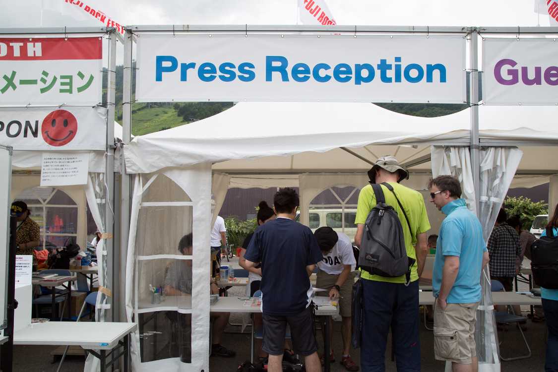 メディア受付。