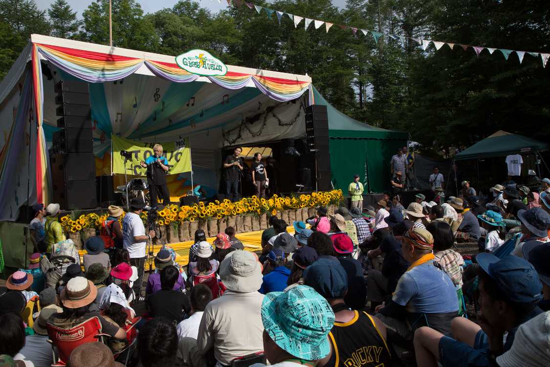 彼とのやりとりを踏まえて奥田は「政治を考えるのは面倒だが、私たちは意見の異なる人と一緒に暮らしていかなければならない。面倒だと思っても、少しの勇気を出して、社会について真剣にしゃべっていこう」とまとめていました。予定時間を多少超えて終了。その時点で彼はいなくなっていました。想定外の成り行きだったであろう津田は「あの人がいて結果的に面白かったね」と話し、笑いを誘っていました。