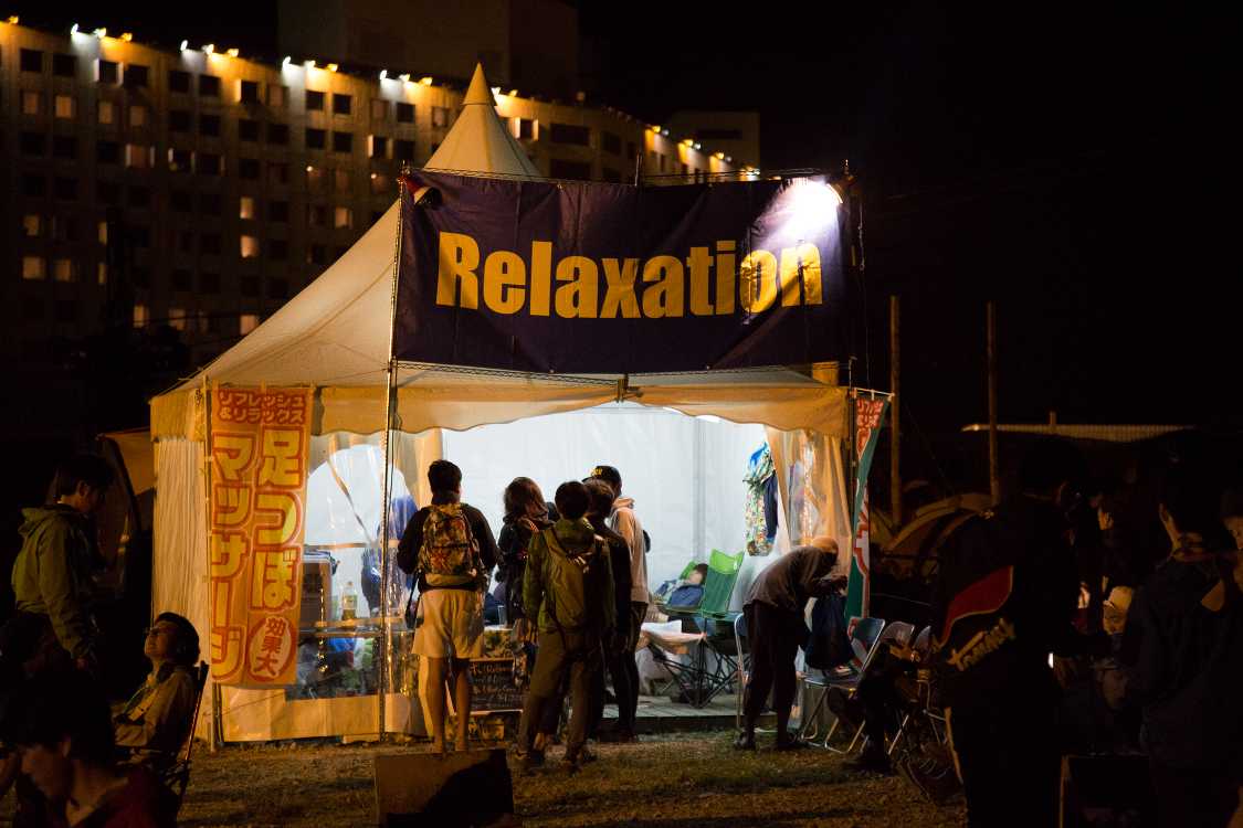 土曜の深夜。飲食店と同様、深夜も営業。