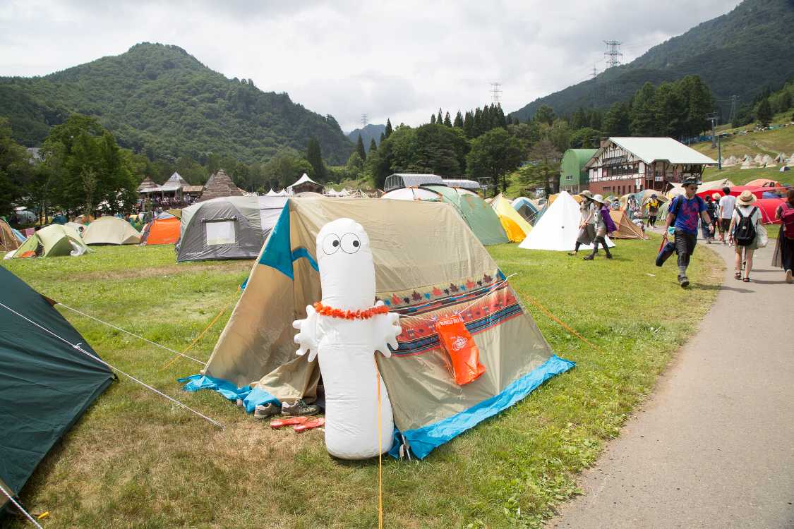 毎年見かけるテントの目印。