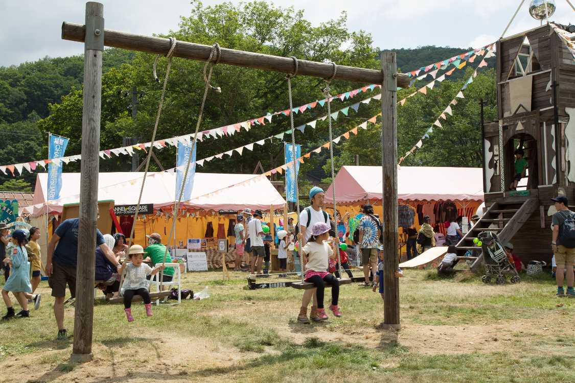 ブランコは常設。