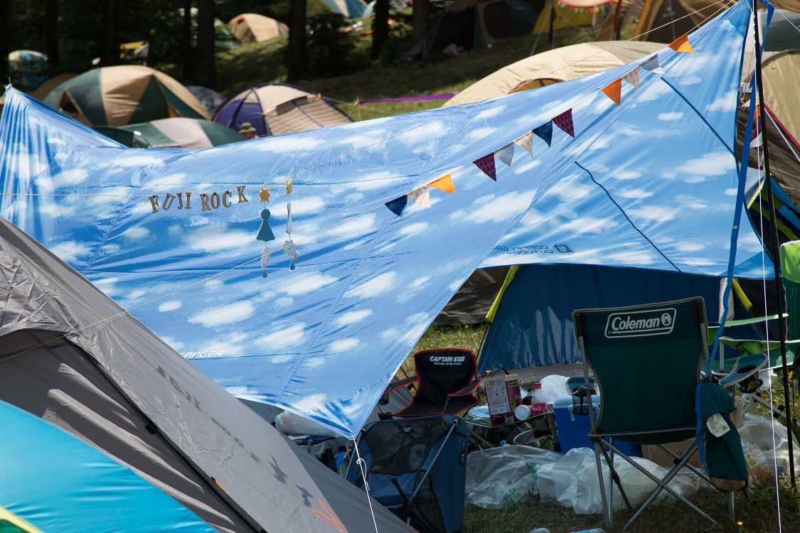 青空仕様のタープ。